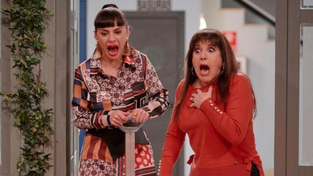 Loles León y Miren Ibarguren en 'La que se avecina'.