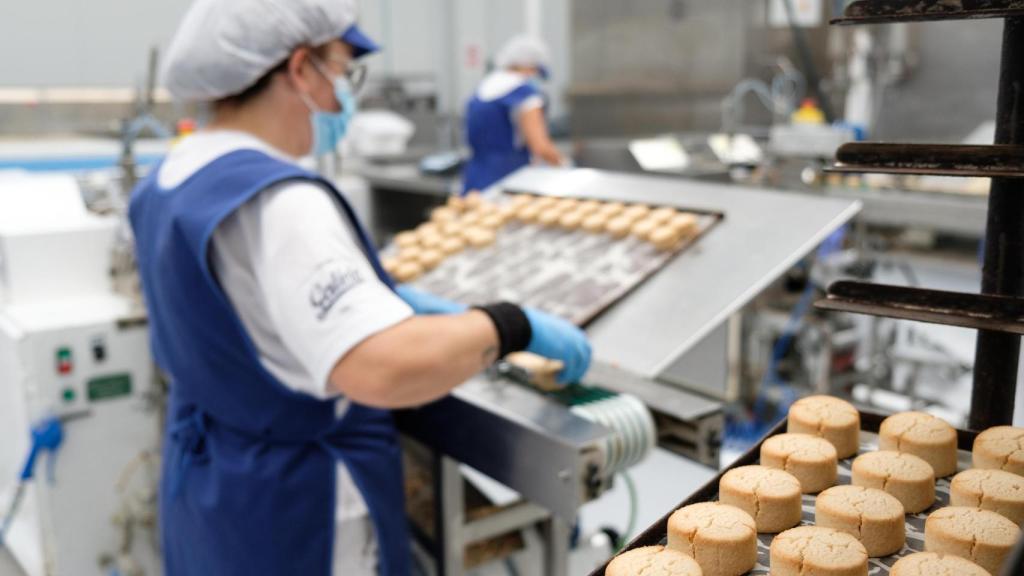 La nave de elaboración de Dulces El Toro.