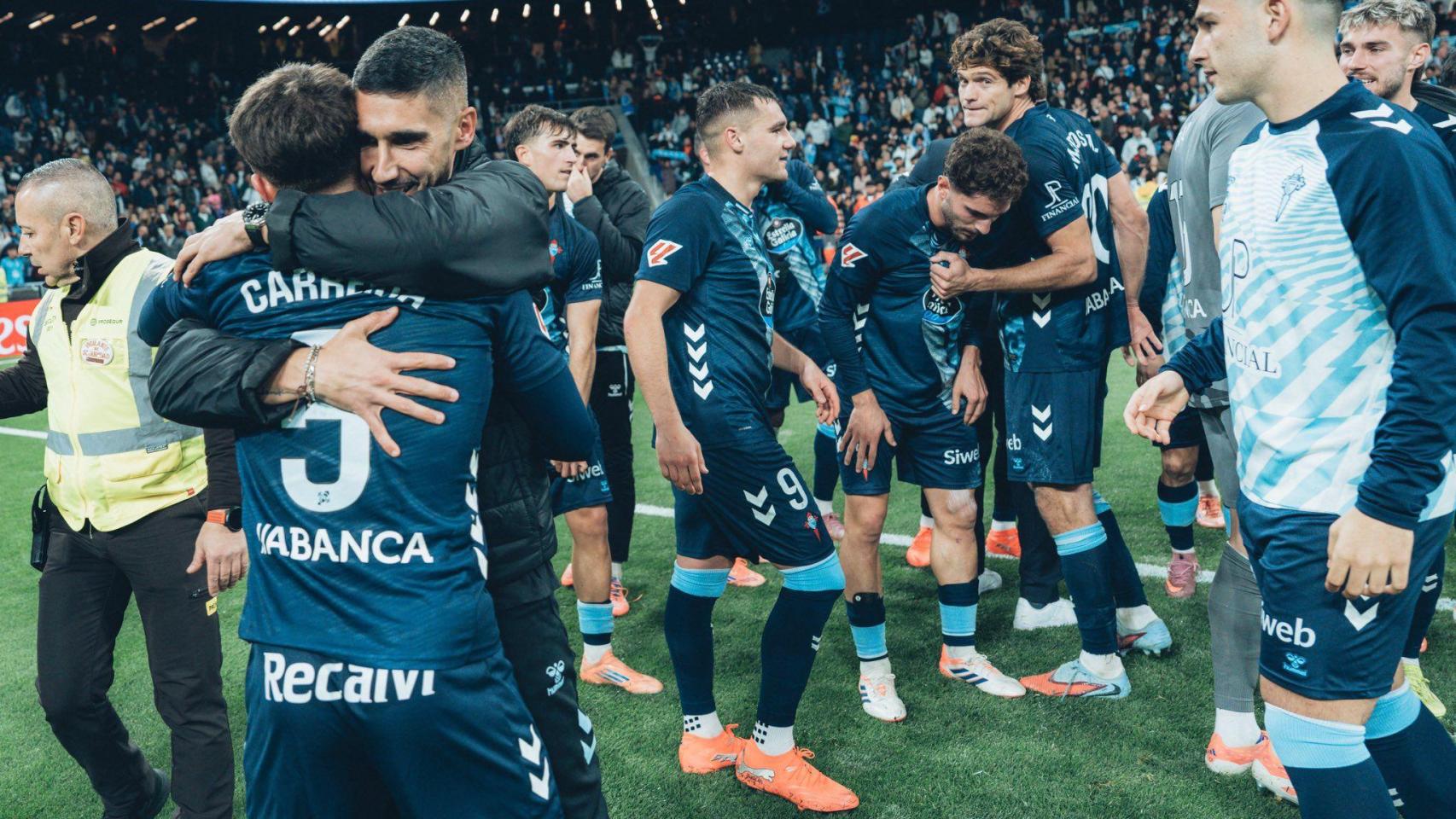 El Celta celebra su victoria en el Bernabéu.