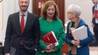 El vicepresidente de la Mesa del Congreso, Alfonso Rodríguez de Celis, la presidenta de la mesa del Congreso, Francina Armengol y la secretaria segunda de la Mesa del Congreso, Isaura Leal Fernández, a su llegada a la reunión de la Mesa del Congreso de los Diputados, a 9 de diciembre de 2025.