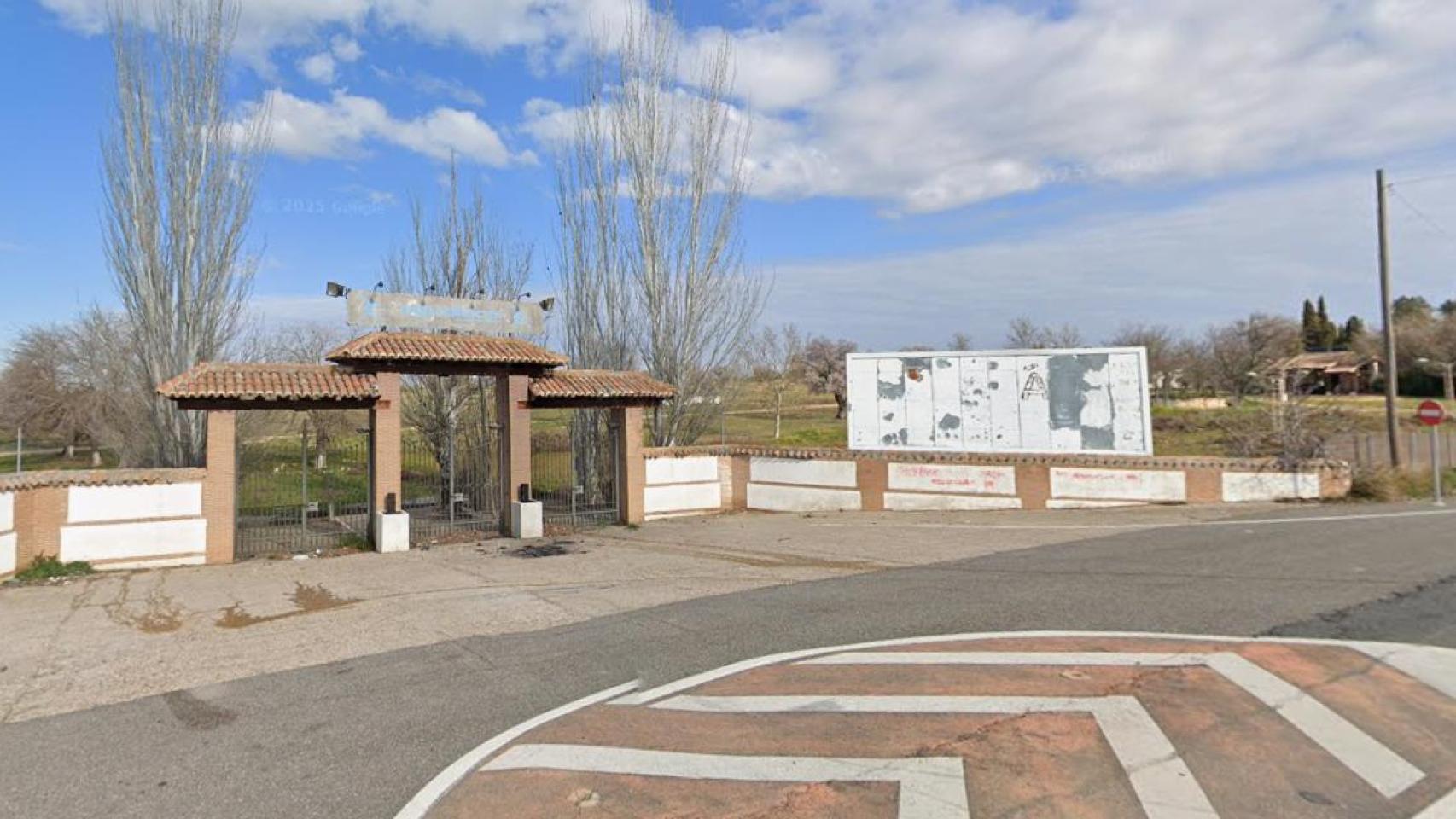 Acceso a la antigua discoteca Agua Loca.