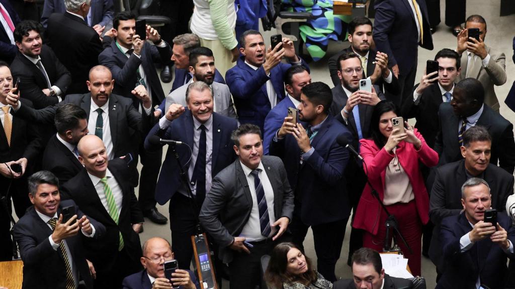 Members of Congress and Bolsonaro supporters celebrate the vote.