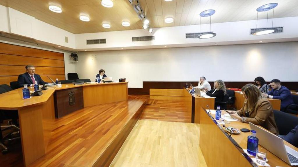 Imagen de la Comisión de Presupuestos en las Cortes de Castilla-La Mancha.