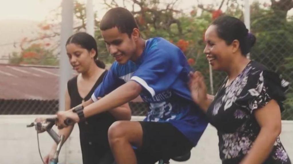 La OEI estrena el documental 'Imparables' en el Palacio de la Prensa de Madrid.