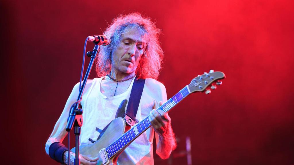 Robe Iniesta, sobre los escenarios, en 2022.