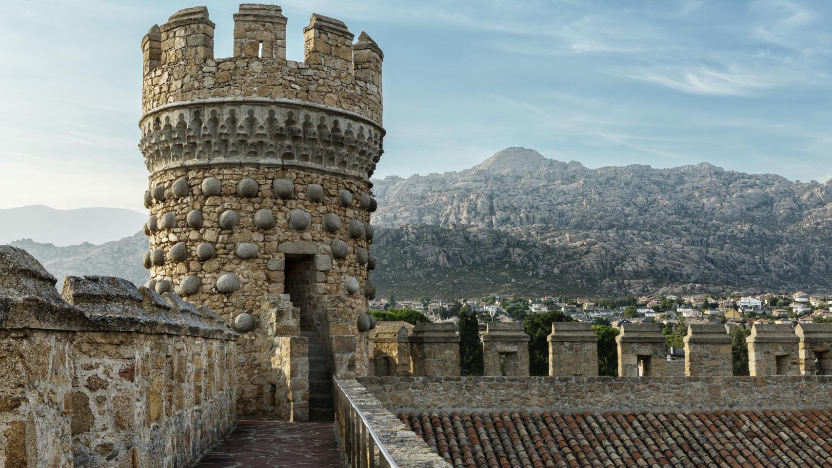Vista del Castillo medieval de Manzanares el Real.