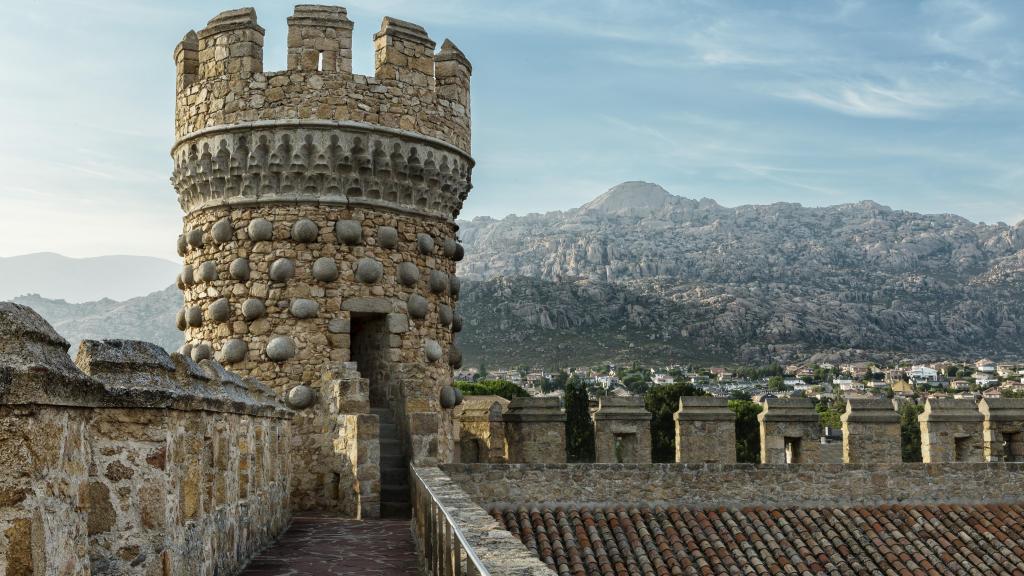 Vista del Castillo medieval de Manzanares el Real.