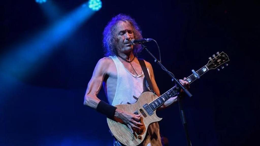 Robe Iniesta en uno de sus conciertos.