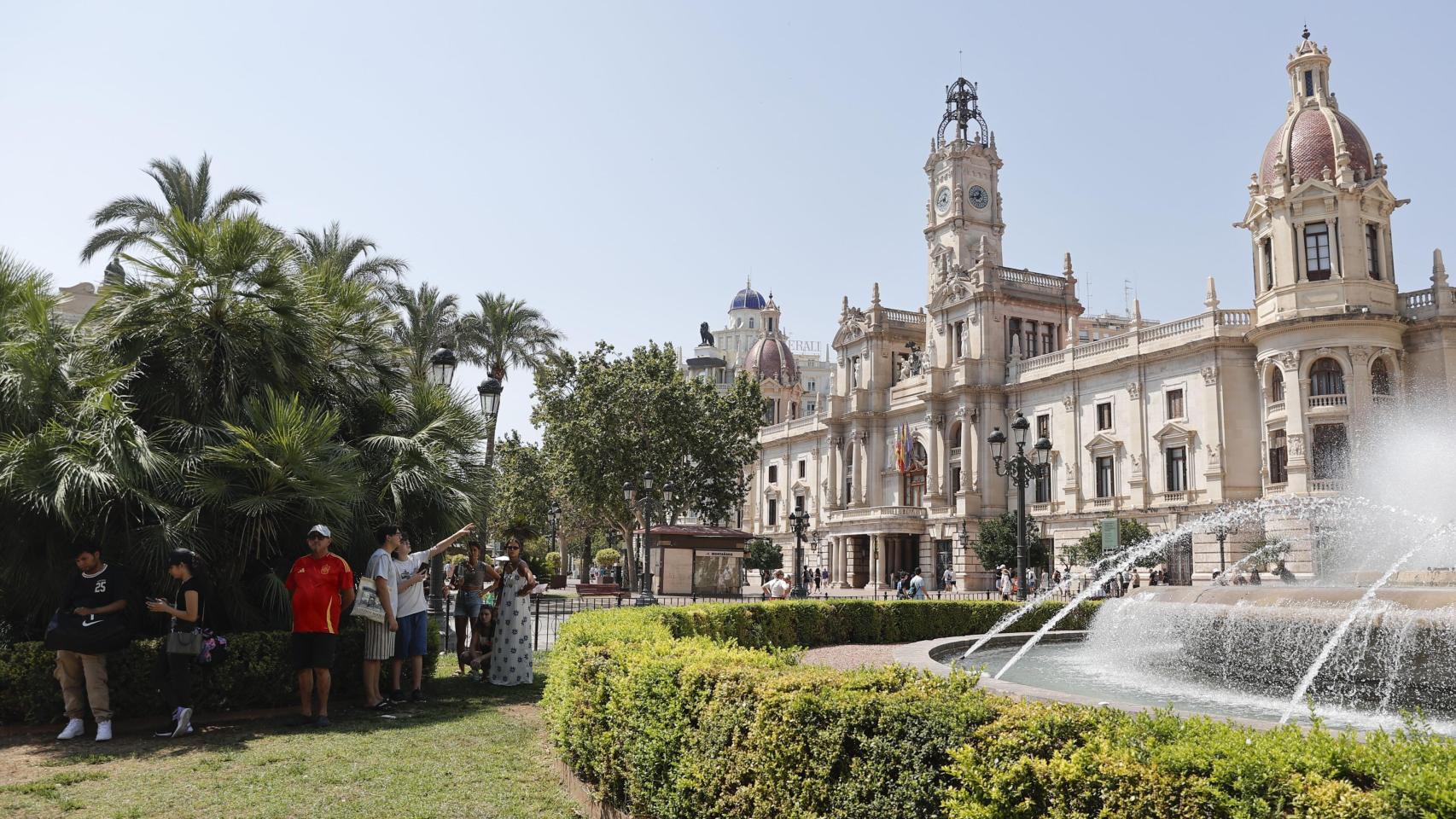 La plaza del Ayuntamiento de Valencia, imagen de archivo. Efe / Manuel Bruque
