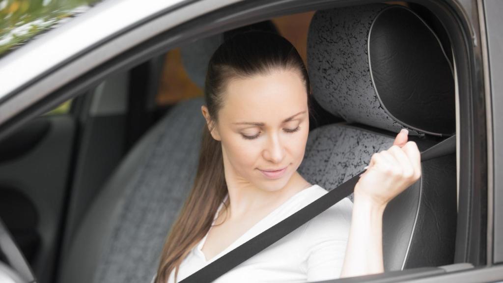 Esta es la forma correcta de recuperar tu cinturón de seguridad atascado