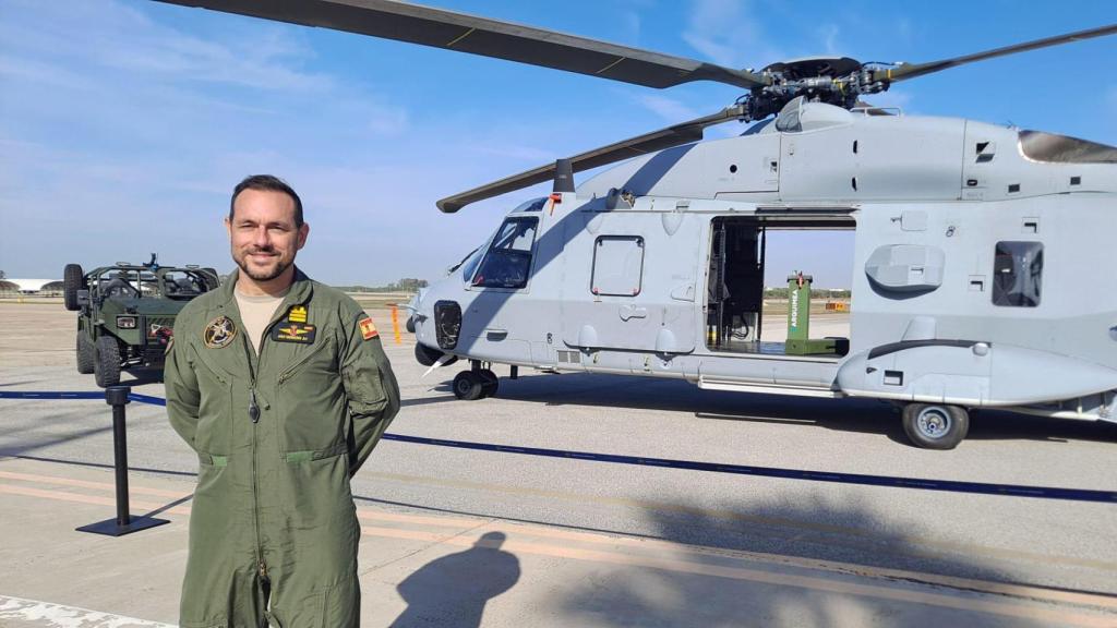 Capitán de fragata Javier Moreno, comandante de la Decimocuarta Escuadrilla