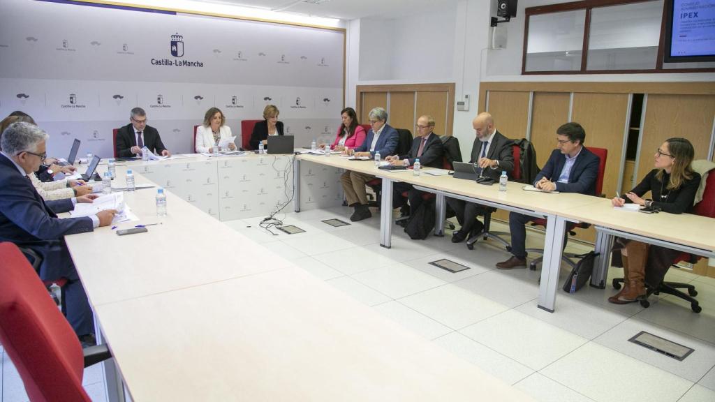 La consejera de Economía, Empresas y Empleo, Patricia Franco, preside el Consejo de Administración del Instituto de Promoción Exterior de Castilla-La Mancha, en la sede del IPEX.