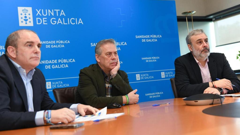 O conselleiro de Sanidade, xunto co xerente do Sergas e o director xeral de Asistencia Sanitaria