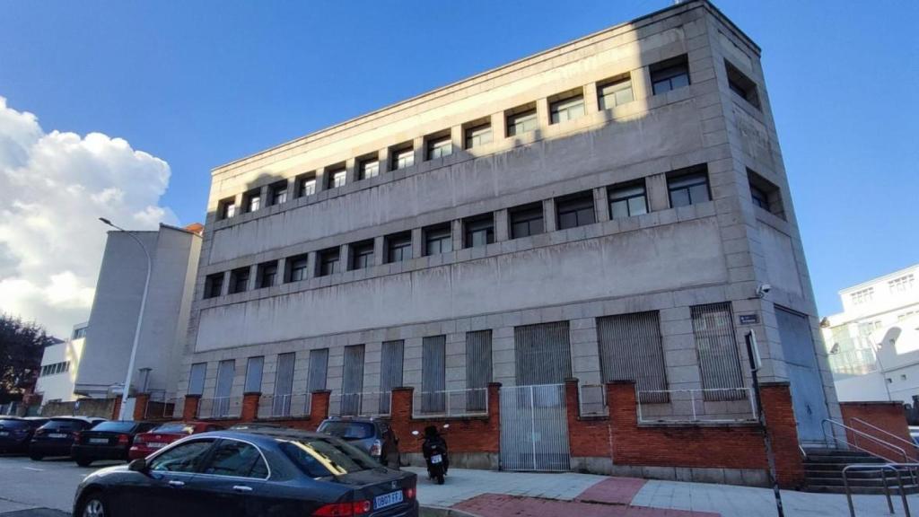 Un lateral del inmueble de Telefónica en la calle Filantropía.