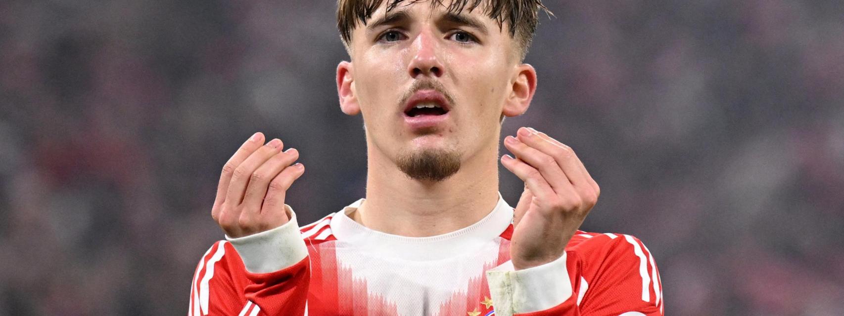 Lennart Karl celebra el gol marcado ante el Sporting CP en el Allianz Arena.