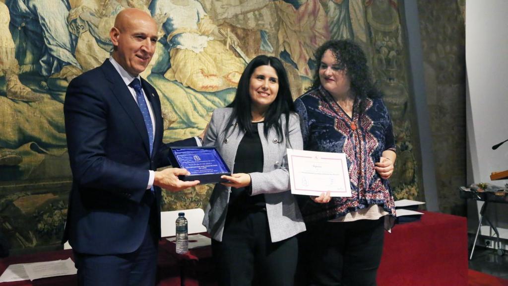El alcalde de León, José Antonio Diez, durante el reconocimiento a la labor voluntaria de San Juan de Dios y Belén Arén, este miércoles