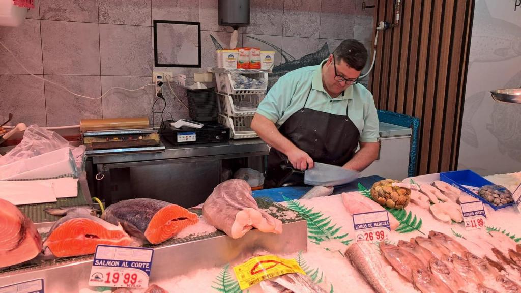 Alberto Murillo, en su pescadería.