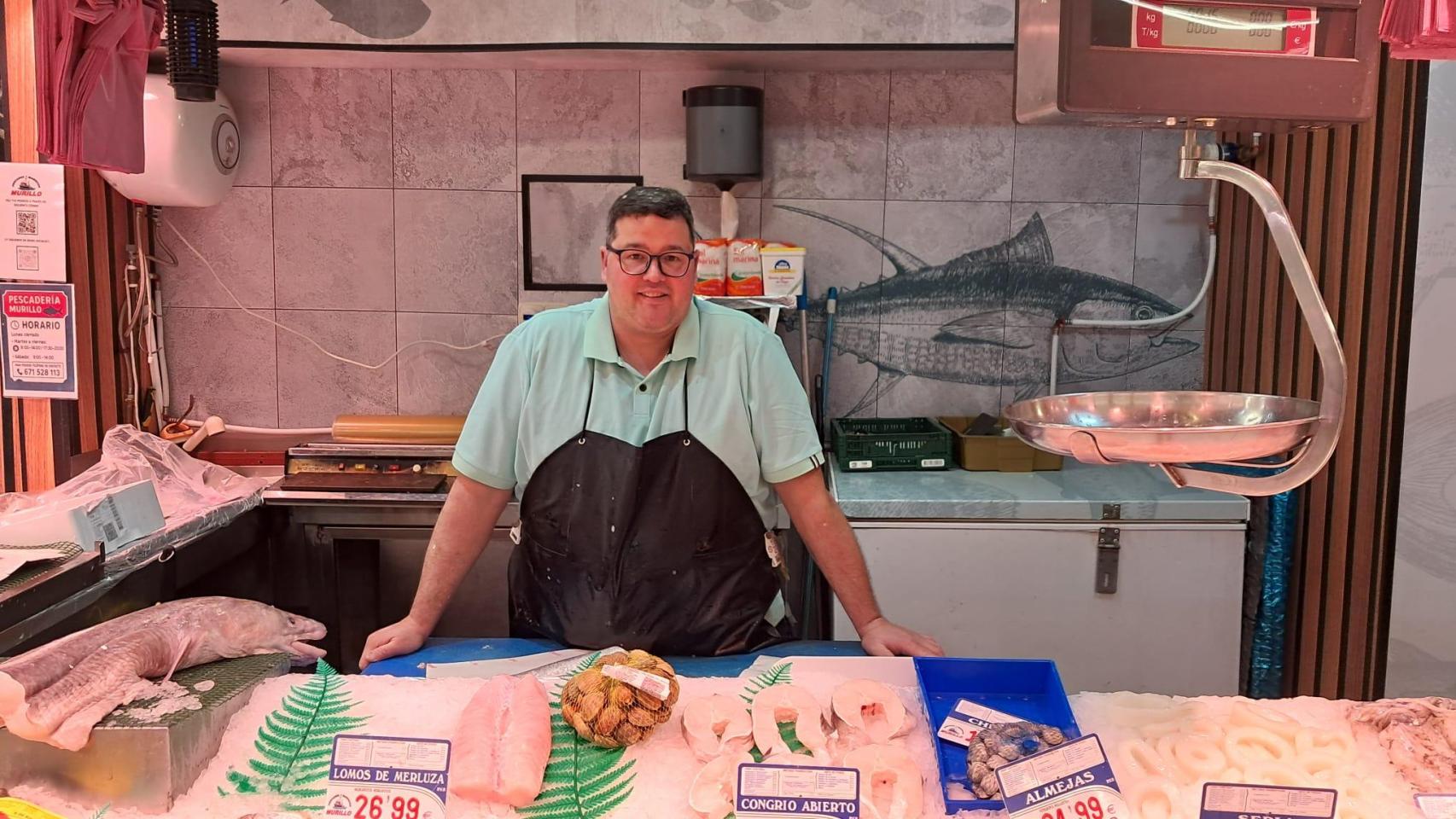Alberto Murillo, en su pescadería.