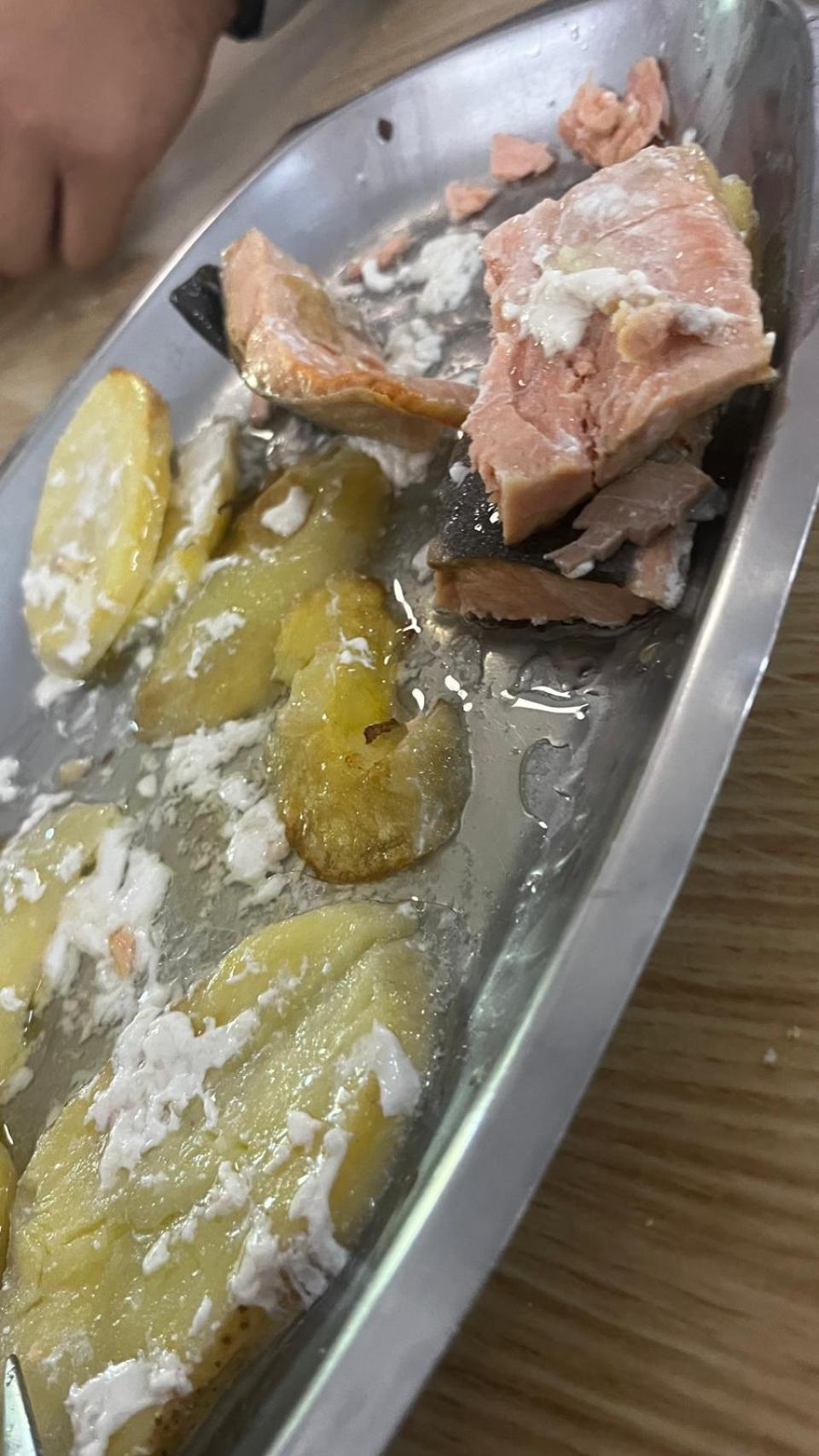 Comida en mal estado en el comedor de La Santa Espina