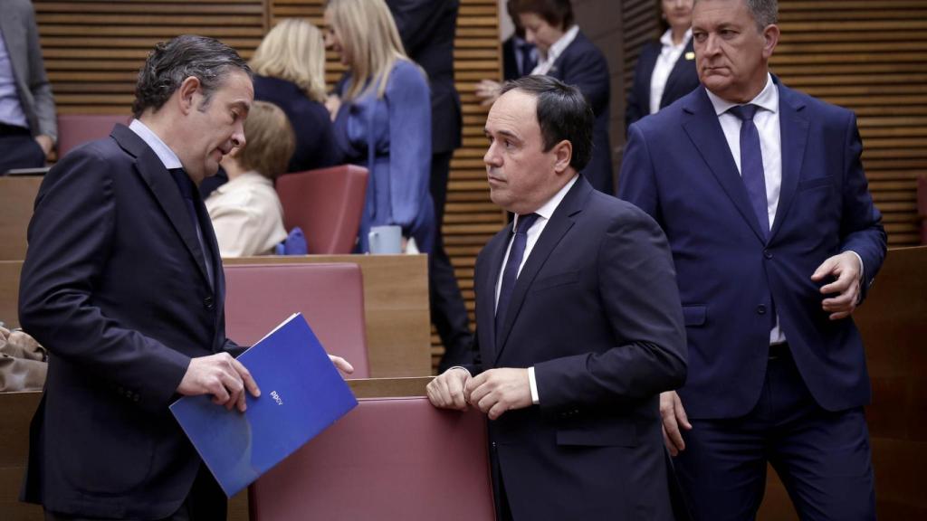 Pérez Llorca con el actual portavoz del PP en Les Corts, Fernando Pastor. José Cuéllar / Corts