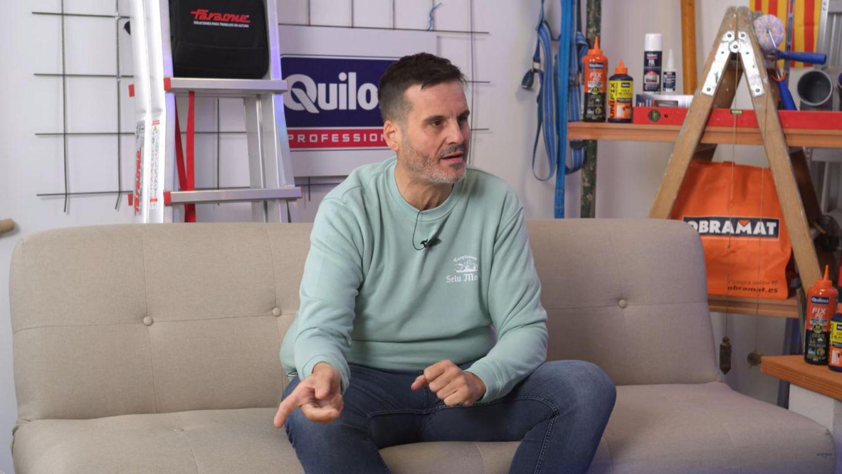 Selu Marín, carpintero en España.