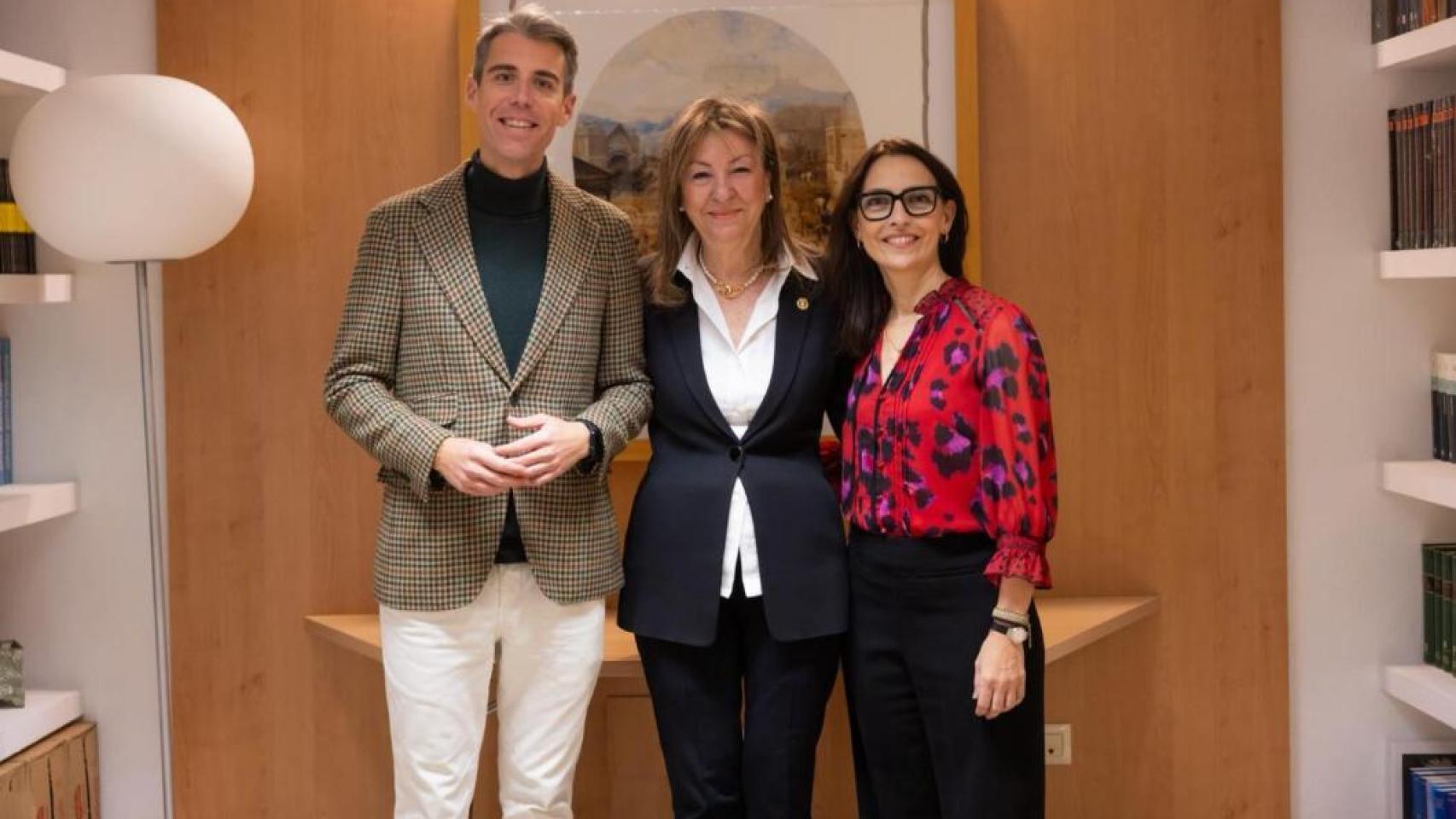 Gonzalo Otalecu, María Paz Hurtado y Esther Sánchez Manzano.