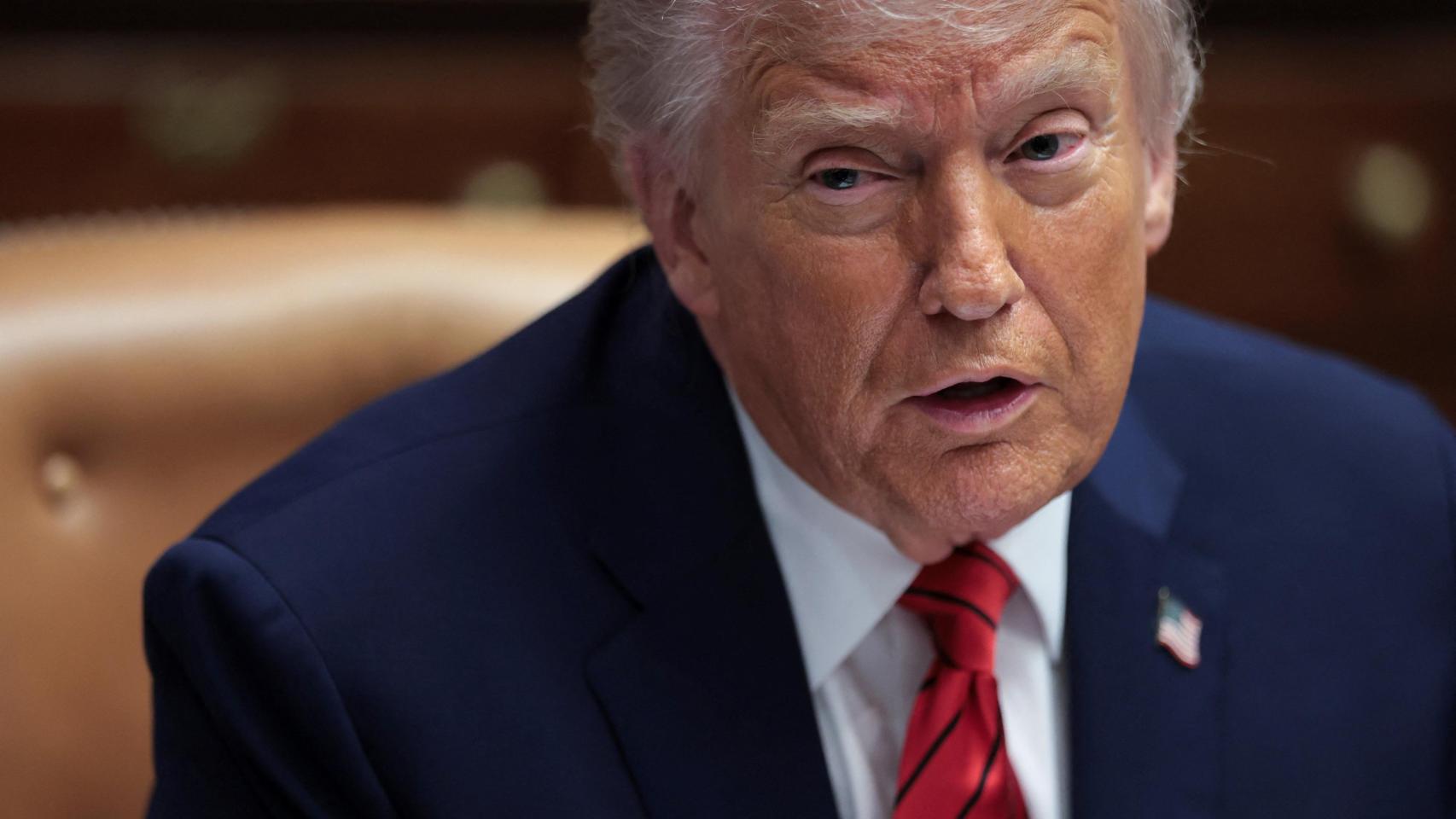 El presidente de Estados Unidos, Donald Trump, participa en una mesa redonda con líderes empresariales en la Casa Blanca en Washington, DC, EE. UU., el 10 de diciembre de 2025.