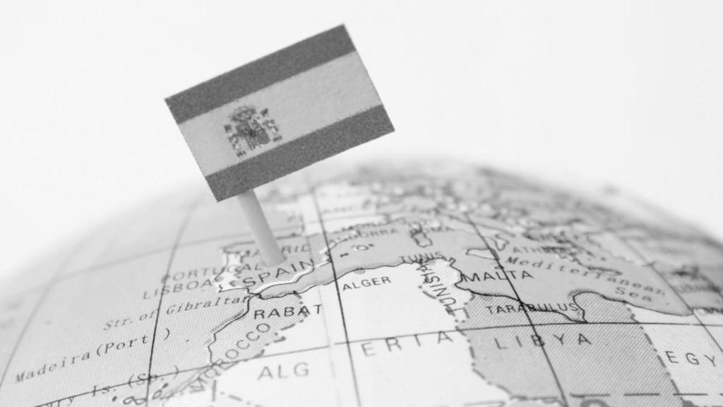 Imagen de un mapamundi con España en el centro y una bandera.