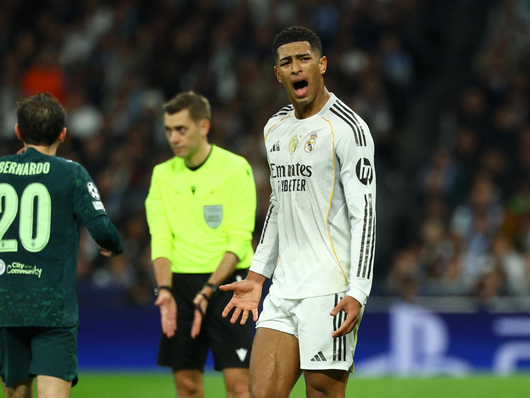 Bellingham se lamenta de una ocasión fallida contra el Manchester City