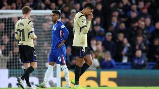 Ronald Araújo, abatido tras su expulsión contra el Chelsea