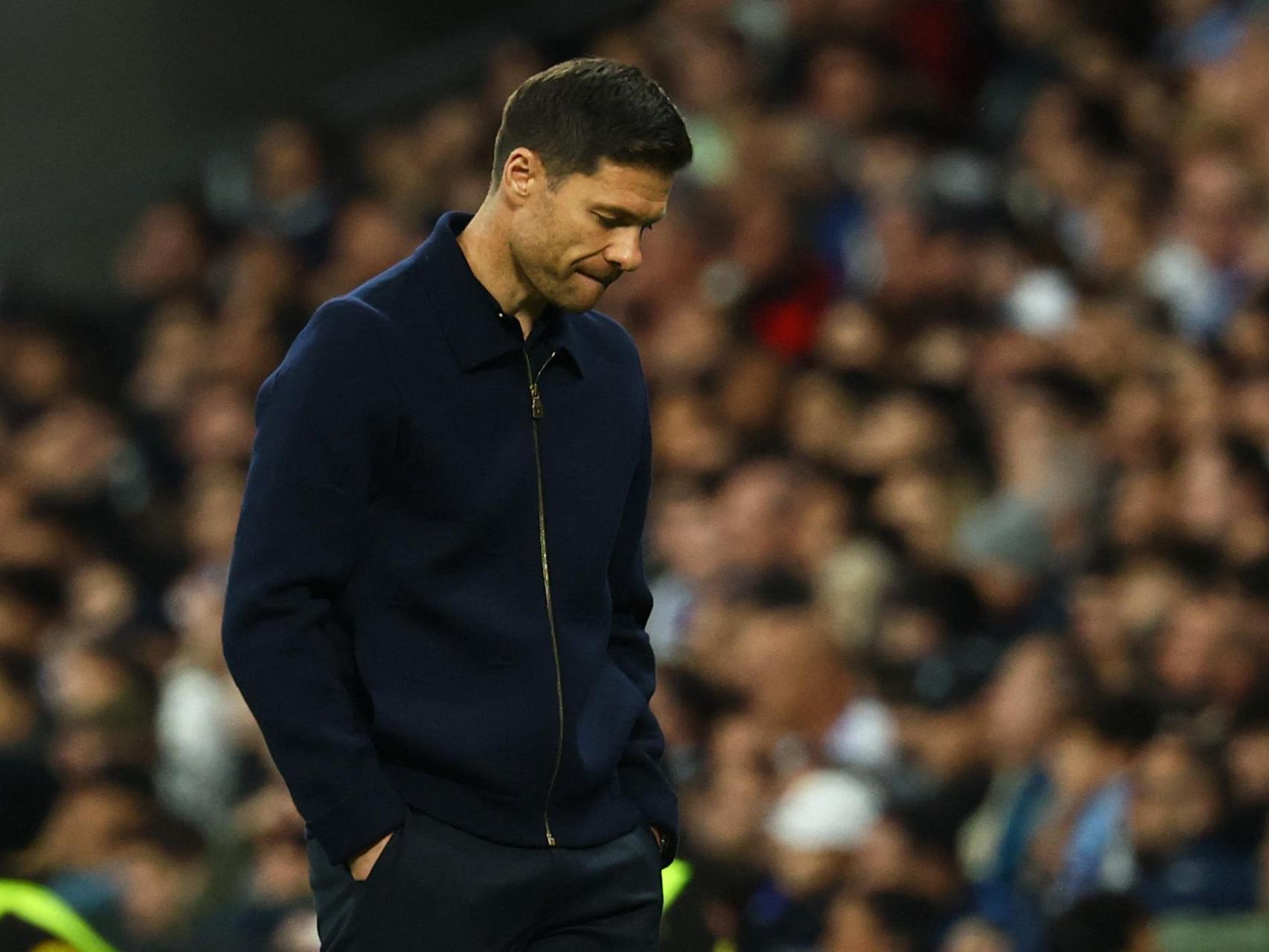 Xabi Alonso se lamenta por una acción del partido ante el Manchester City.