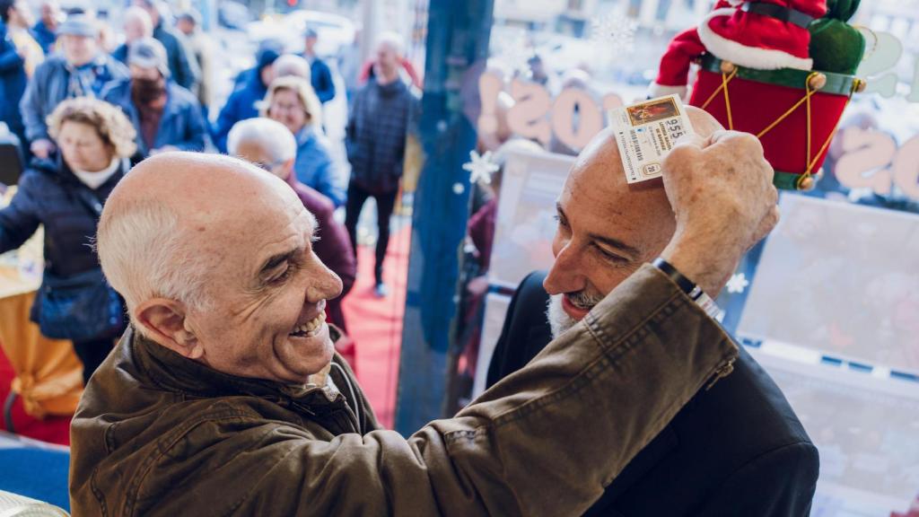 Imagen de Raúl en la administración de lotería.