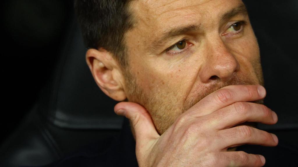 Xabi Alonso, con gesto de preocupación en el Real Madrid - Manchester City.