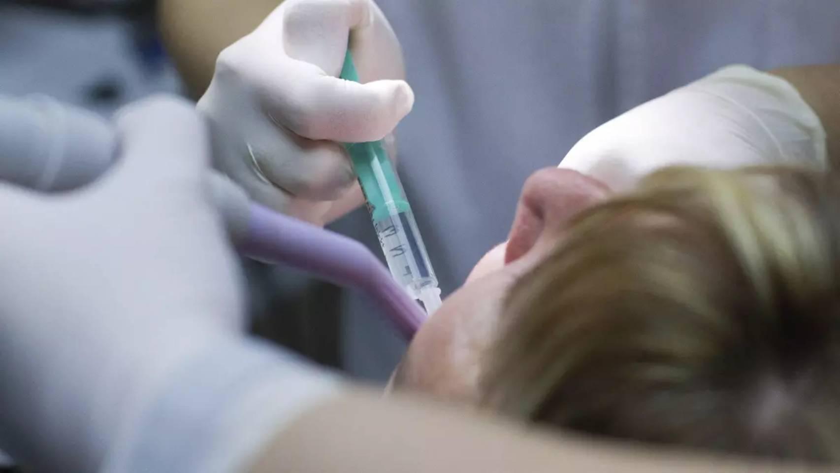 Imagen de archivo de una intervención en una clínica dental en España.