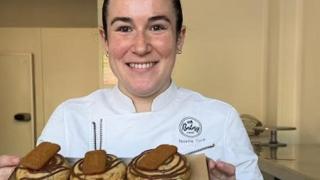 Noelia Bakery, dueña de una pastelería.
