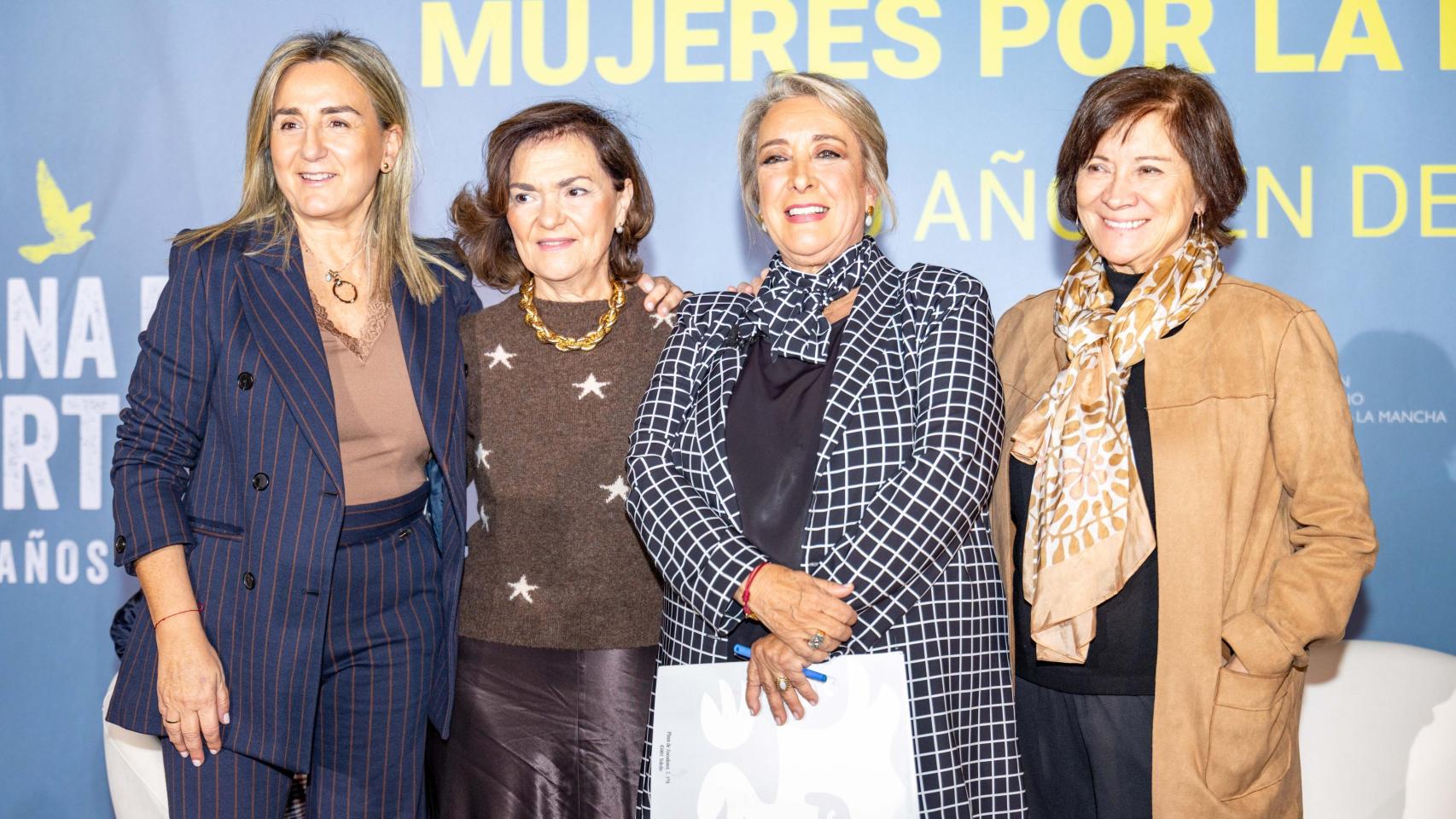 Milagros Tolón, delegada del Gobierno en Castilla-La Mancha; Carmen Calvo, presidenta del Consejo de Estado; Esther Esteban, presidenta ejecutiva de EL ESPAÑOL en Castilla-La Mancha; y Nativel Preciado, periodista y escritora.