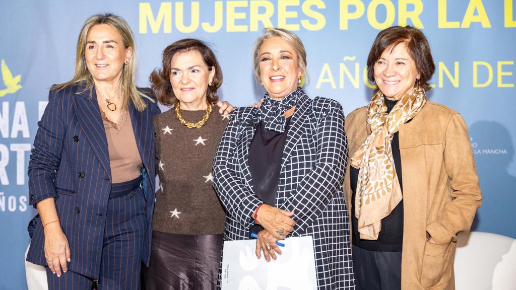 Milagros Tolón, delegada del Gobierno en Castilla-La Mancha; Carmen Calvo, presidenta del Consejo de Estado; Esther Esteban, presidenta ejecutiva de EL ESPAÑOL en Castilla-La Mancha; y Nativel Preciado, periodista y escritora.