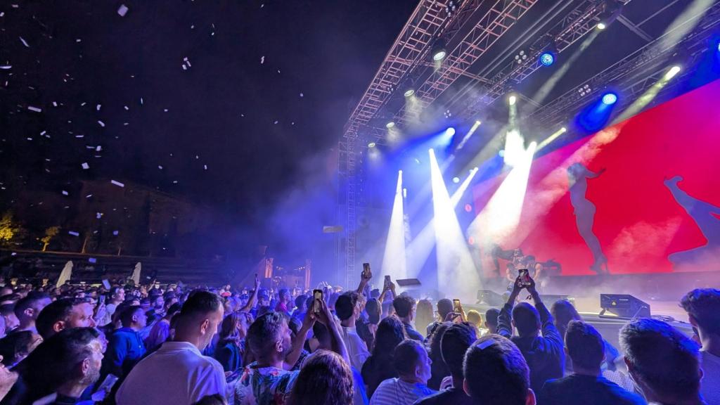 Carla Frigo en su actuación en el Euroclub de Benidorm.