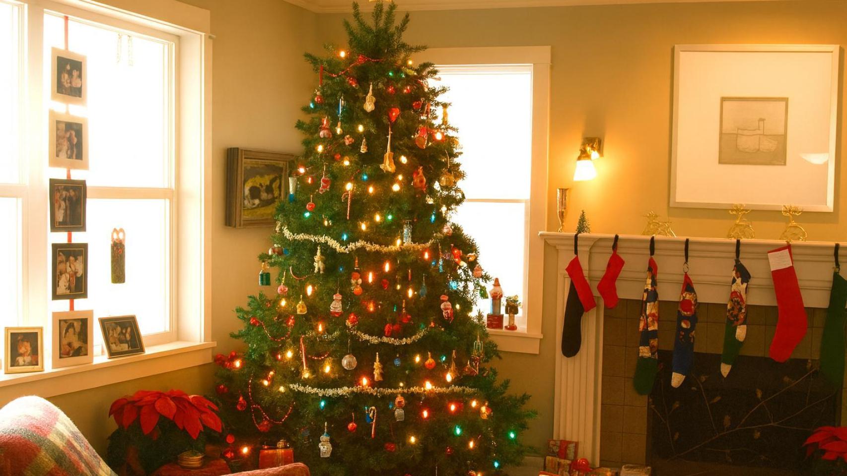 Salón con un árbol de Navidad.