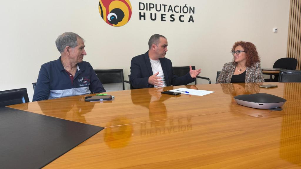 Reunión celebrada con la Asociación de Vecinos de Bentué de Rasal´.