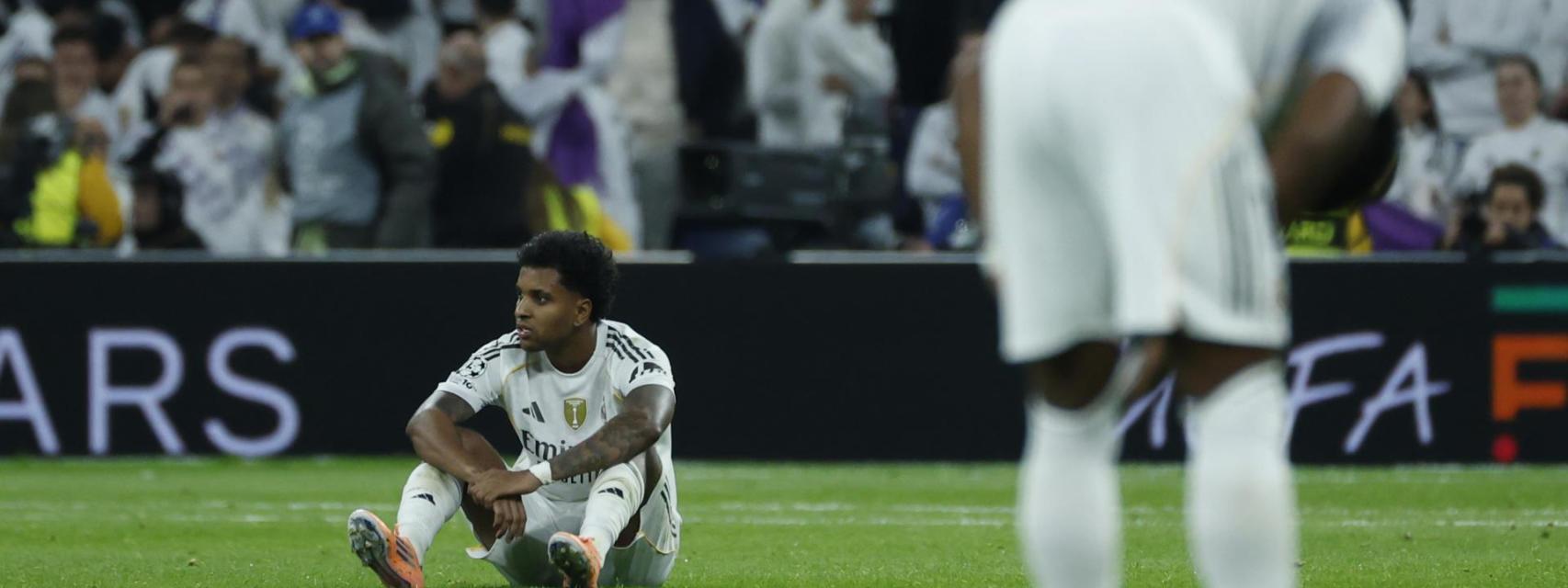 Rodrygo, sentado en el césped tras el partido contra el Manchester City