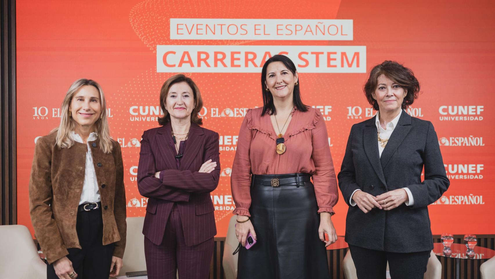 De izquierda a derecha: Sonia Marzo, directora de Capacitación en Inteligencia Artificial de Microsoft; Victoria López, directora de la Escuela Politécnica Superior de Cunef; Elena Gil Lizasoain, vocal en IndesIA y directora de la Unidad de Negocio de Inteligencia Artificial y Datos en Telefónica Tech, y Beatriz García-Quismondo, Directora de políticas digitales, talento digital y conectividad de Ametic.