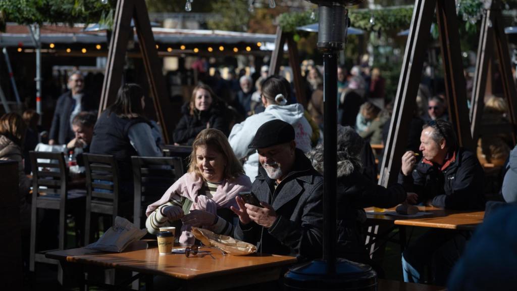 Puestos de comida del mercadillo de Plaza de España, en Madrid.