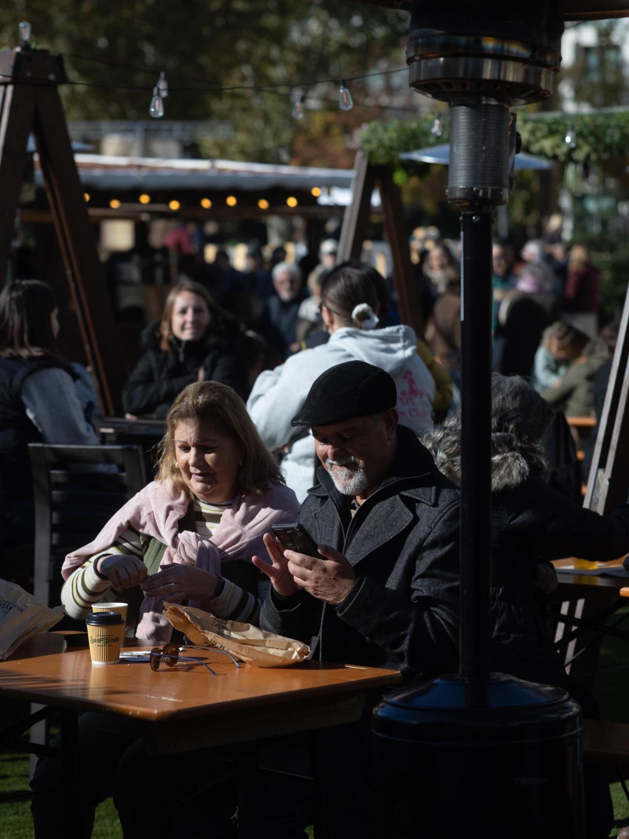 Puestos de comida del mercadillo de Plaza de España, en Madrid.
