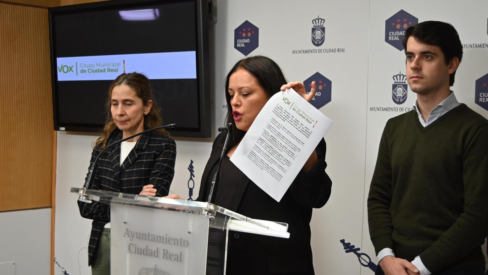 Fátima de la Flor, portavoz de Vox en Ciudad Real, en rueda de prensa.