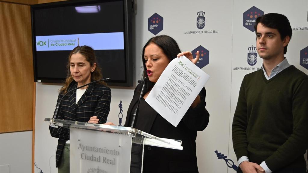 Fátima de la Flor, portavoz de Vox en Ciudad Real, en rueda de prensa.