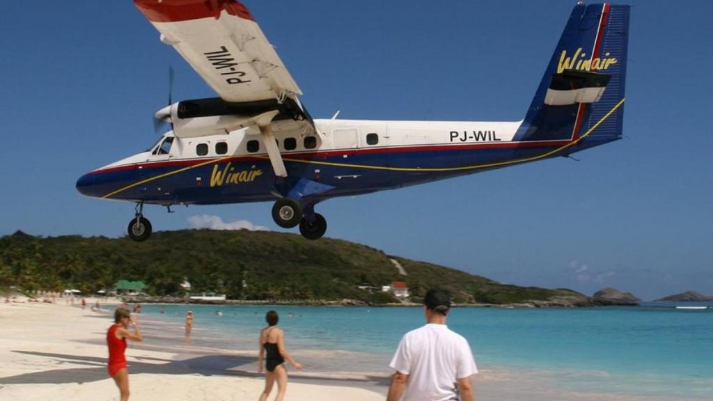 Chesco asegura que en San Bartolomé solo entran avionetas porque no hay capacidad para un avión comercial estándar.