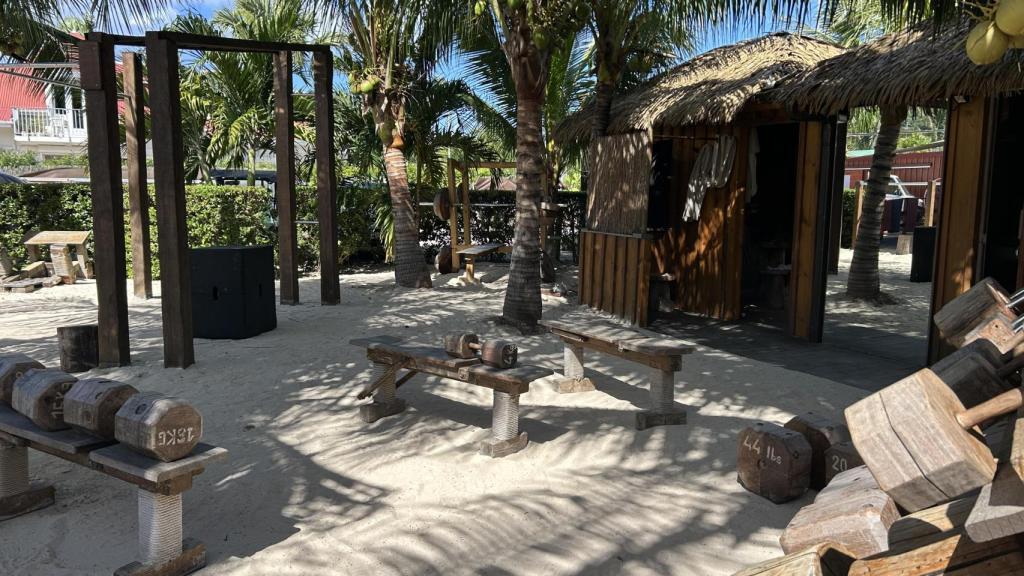 El  gimnasio de la isla.