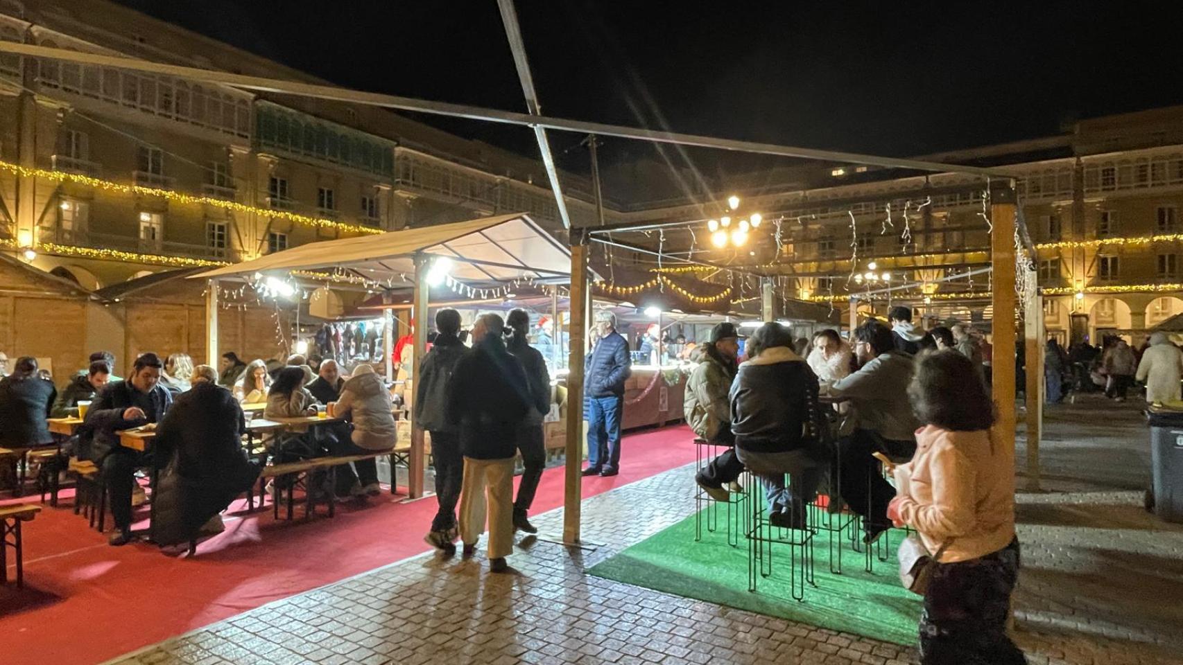 Imagen del Mercado Navideño en sus primeros días en María Pita.