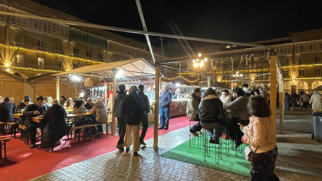 Imagen del Mercado Navideño en sus primeros días en María Pita.